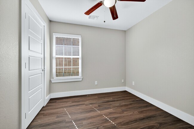 Building Photo - 1016 Ray Dr