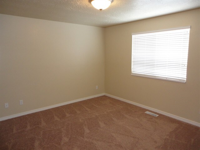 Building Photo - 7489 S Valley Maple Dr