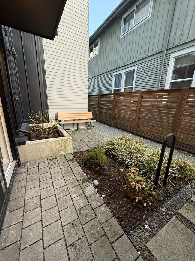 Building Photo - 1 Month Free Rent! Modern 2-Bed, 2-Bath Townhome near Madison Valley – Exceptional Light, Design ...