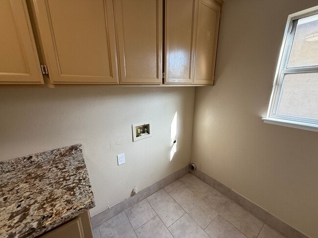 Building Photo - Updated two story home in Sylvan School Di...