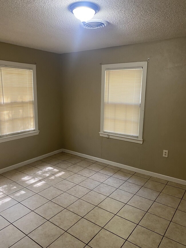 Building Photo - 110 Texas