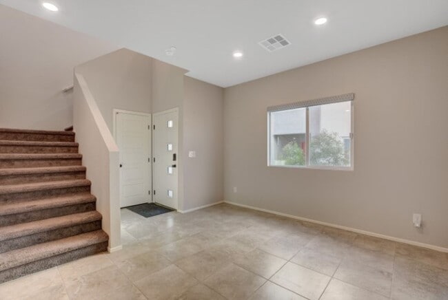 Building Photo - Don't miss this Top Notch 4 Bedroom, Beaut...