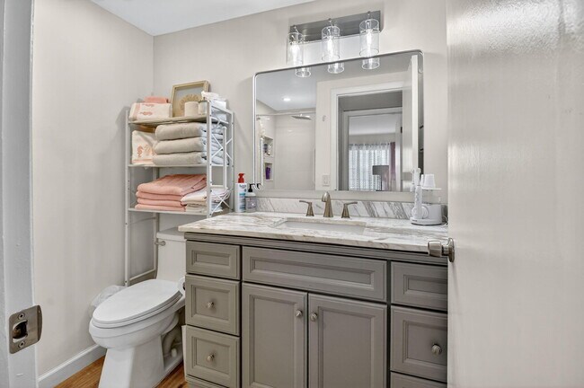 Building Photo - 685 Flanders Dr