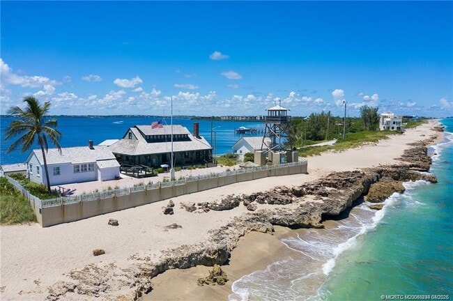 Building Photo - 1097 NE Kubin Ave