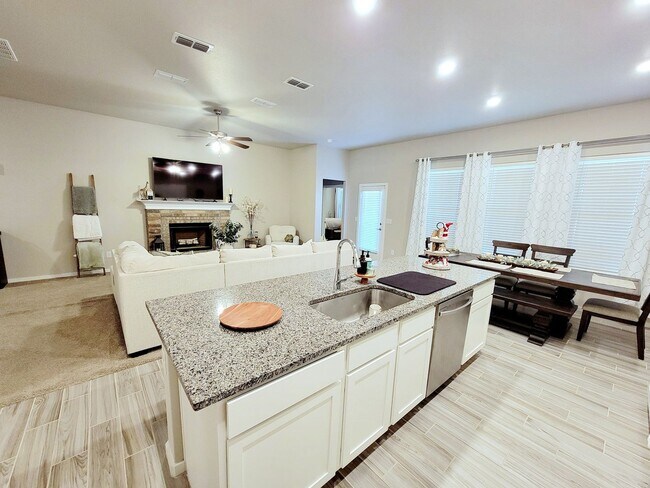 Building Photo - FULLY FURNISHED! Stunning 3/2/2