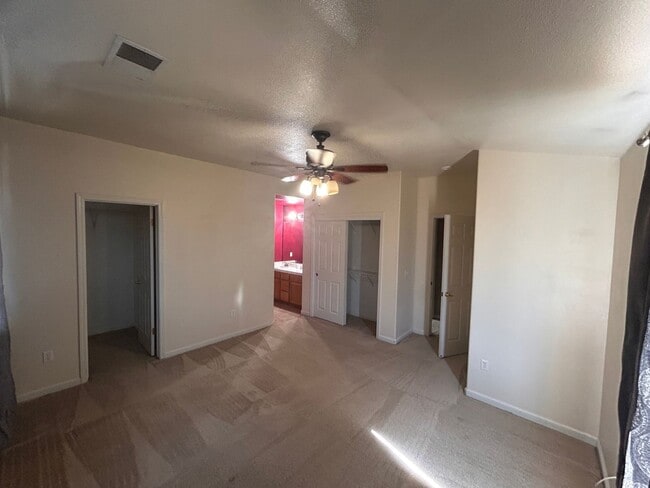 Building Photo - Open and spacious in Lemoore