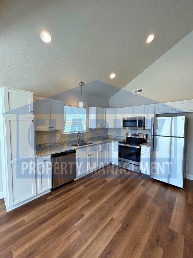 Building Photo - 619 Linda Dr SE