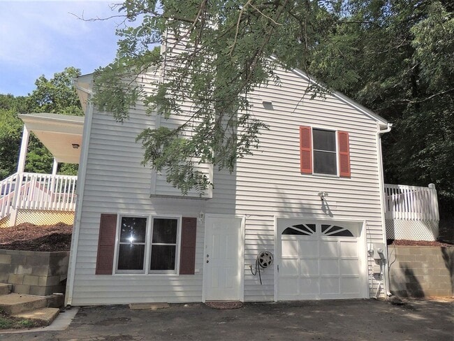 Building Photo - 19 Ashwood Dr