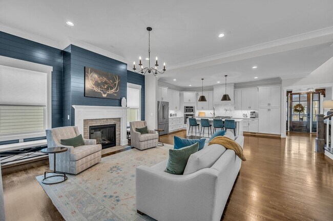 Building Photo - 5045 Kathryn Ave