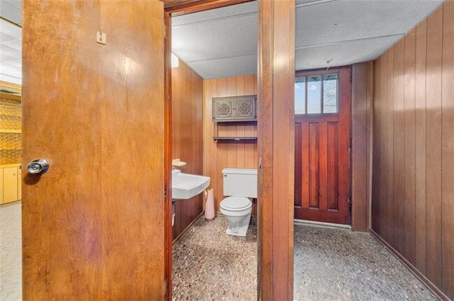 Building Photo - 4813 Sandy Dr