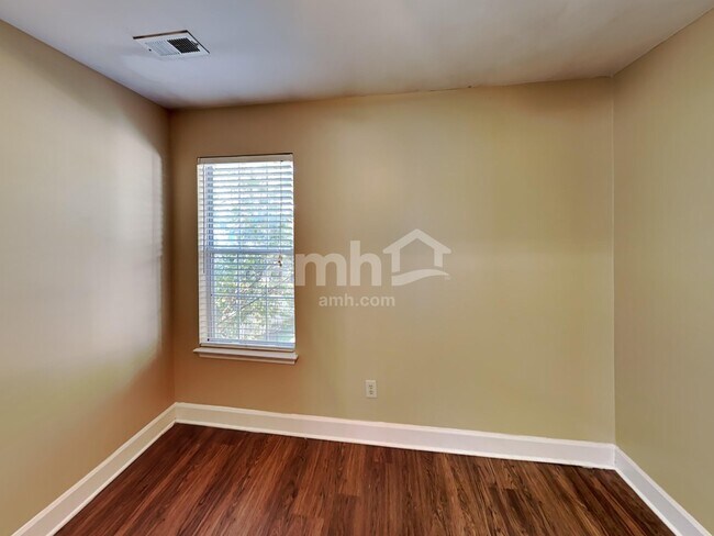 Building Photo - 1508 Cardinal Ln