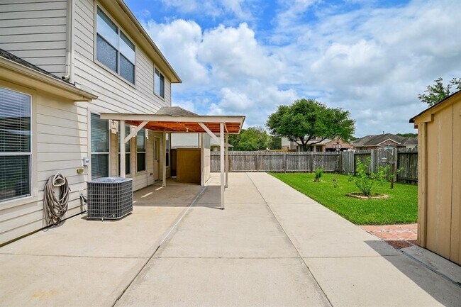 Building Photo - 1030 Riverwood Dr