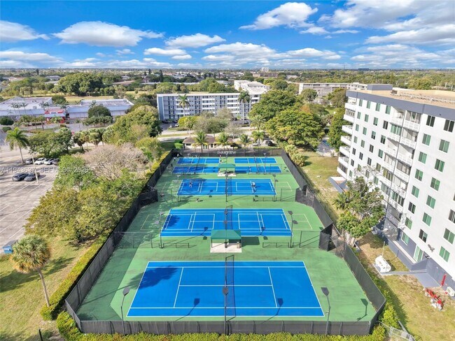 Building Photo - 964 Banyan Dr