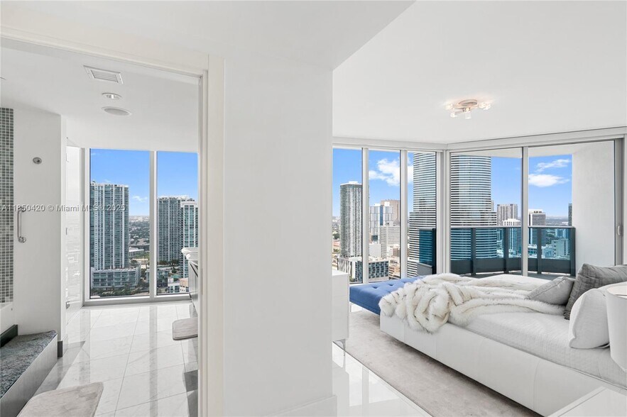 Building Photo - 200 Biscayne Boulevard Way
