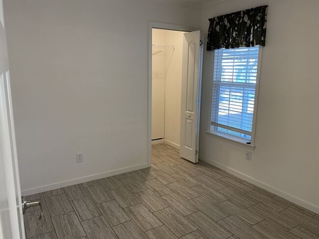 Building Photo - 2610 Dogwood Pl