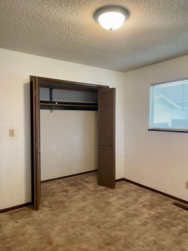 Building Photo - CHARMING 3 BED 2 BATH HOUSE WITH NEW HVAC, ROOF & LARGE FENCED BACKYARD