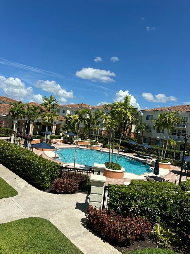 Building Photo - 9901 Baywinds Blvd