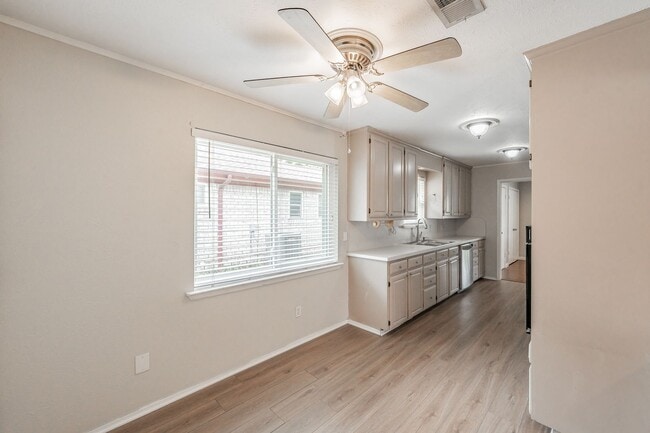 Building Photo - 1300 Potomac Dr