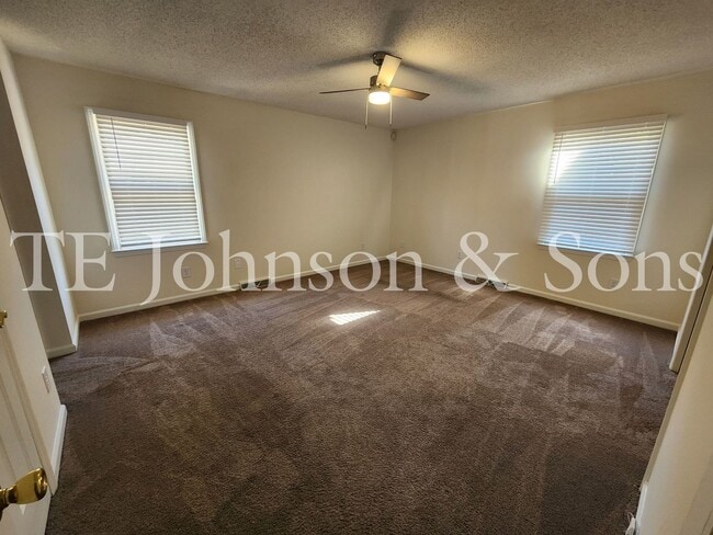 Building Photo - Charming 3-Bedroom Home with Rocking Chair...