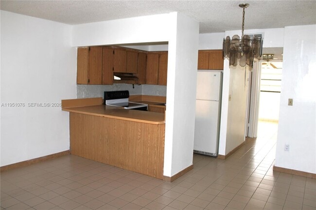 Building Photo - 2260 W 55th St