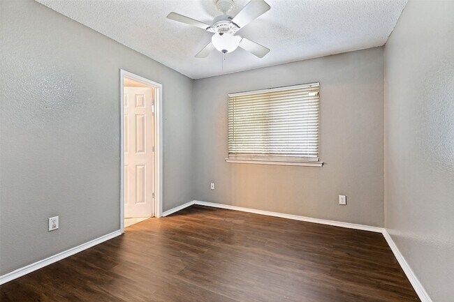 Building Photo - 521 Brazos St