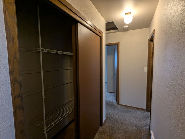 Building Photo - Welcome to your new home! Spacious 3 Bedro...