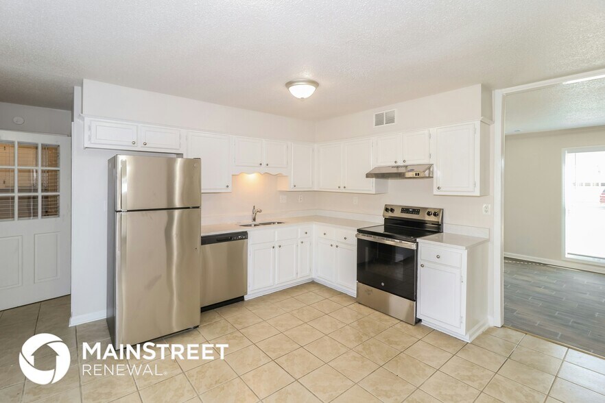 Building Photo - 7250 N Old Farm Rd