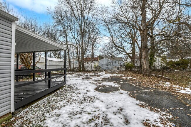 Building Photo - 318 N 43rd St