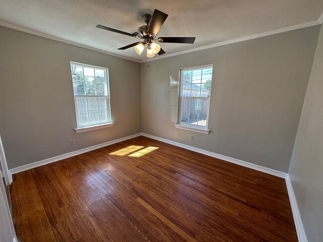 Building Photo - 2010 S Milam St