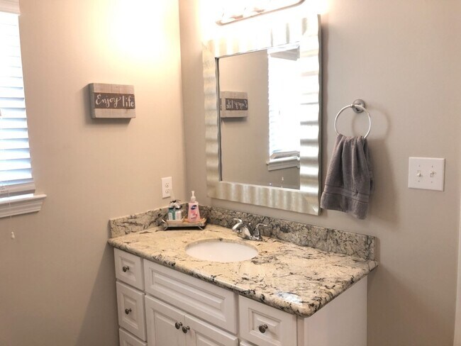 Building Photo - 124 Plantation Cir