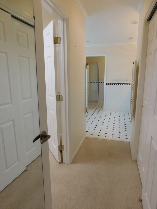 Building Photo - 914 Muirfield Pl