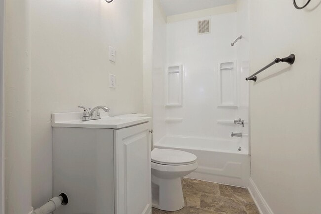 Building Photo - Bright 2 Bedroom, 1 Bath Home in Harrisburg, Pa!