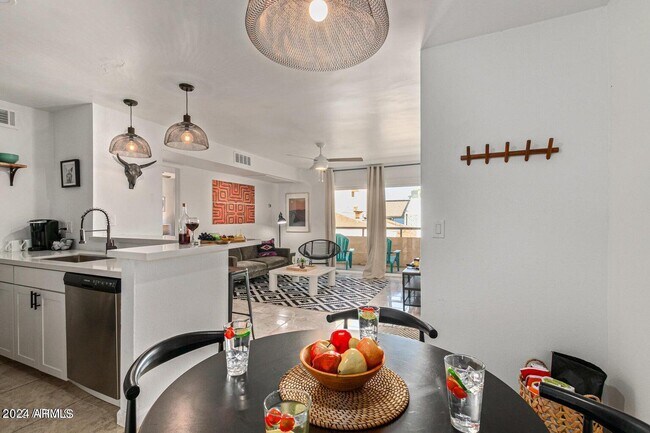 Building Photo - 8055 Thomas Rd