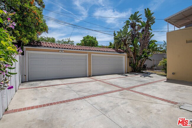 Building Photo - 244 S Mansfield Ave