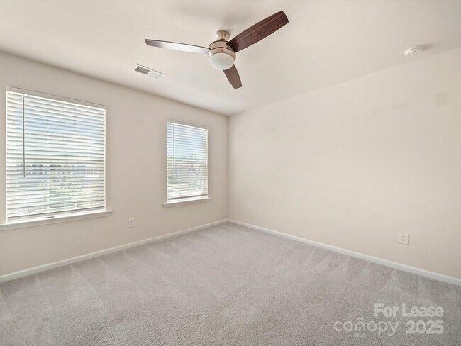 Building Photo - 1067 Winnett Dr