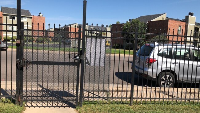 Building Photo - 10150 E Virginia Ave