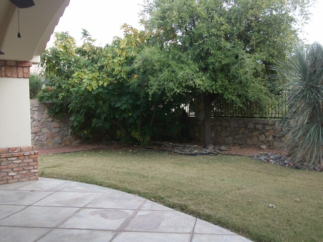 Building Photo - 6284 Wildwood Ct