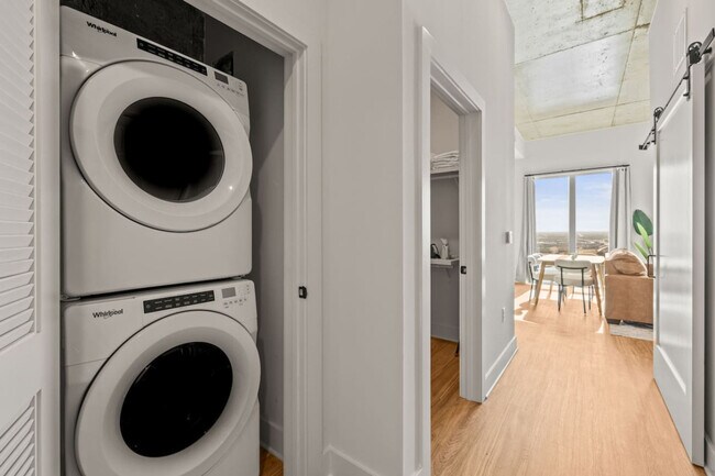 Building Photo - 605 N 12th St