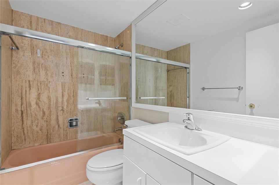 Building Photo - 3800 Galt Ocean Dr