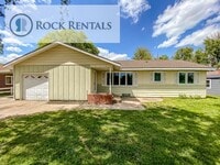 Building Photo - 3 Bed 1.5 Bath House in Convenient Location