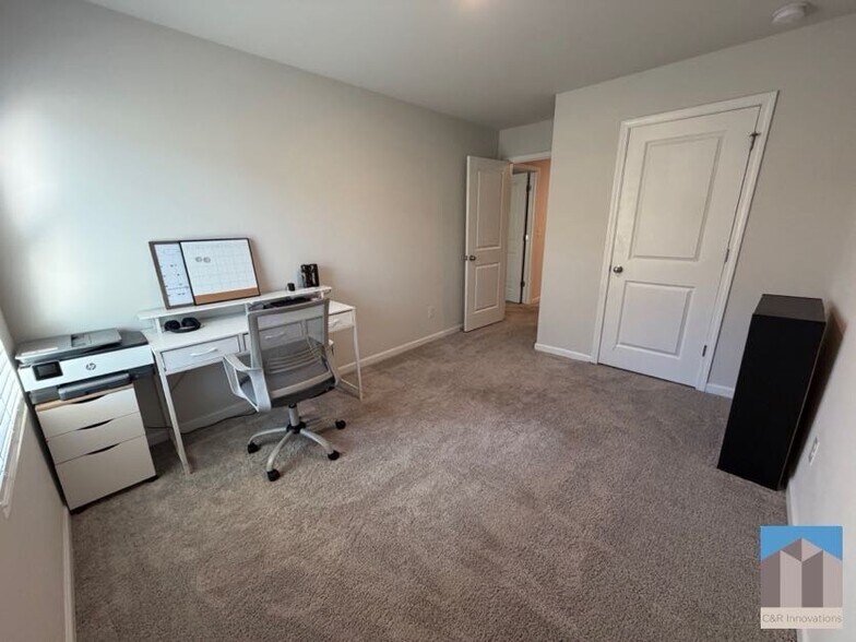 Building Photo - 7565 Knoll Hollow Rd