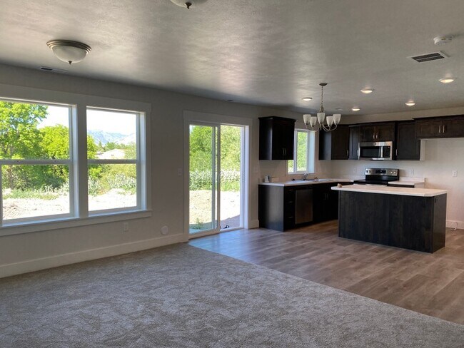 Building Photo - 1403 W Creekside Dr