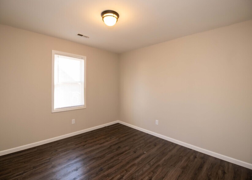 Building Photo - 130 Pierre Pl