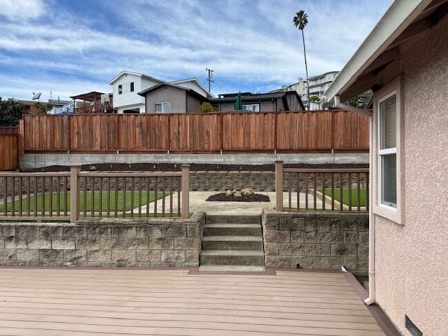 Building Photo - San Leandro Remodeled 3 bed, 2 bath Cul-de-Sac, Dogs OK,