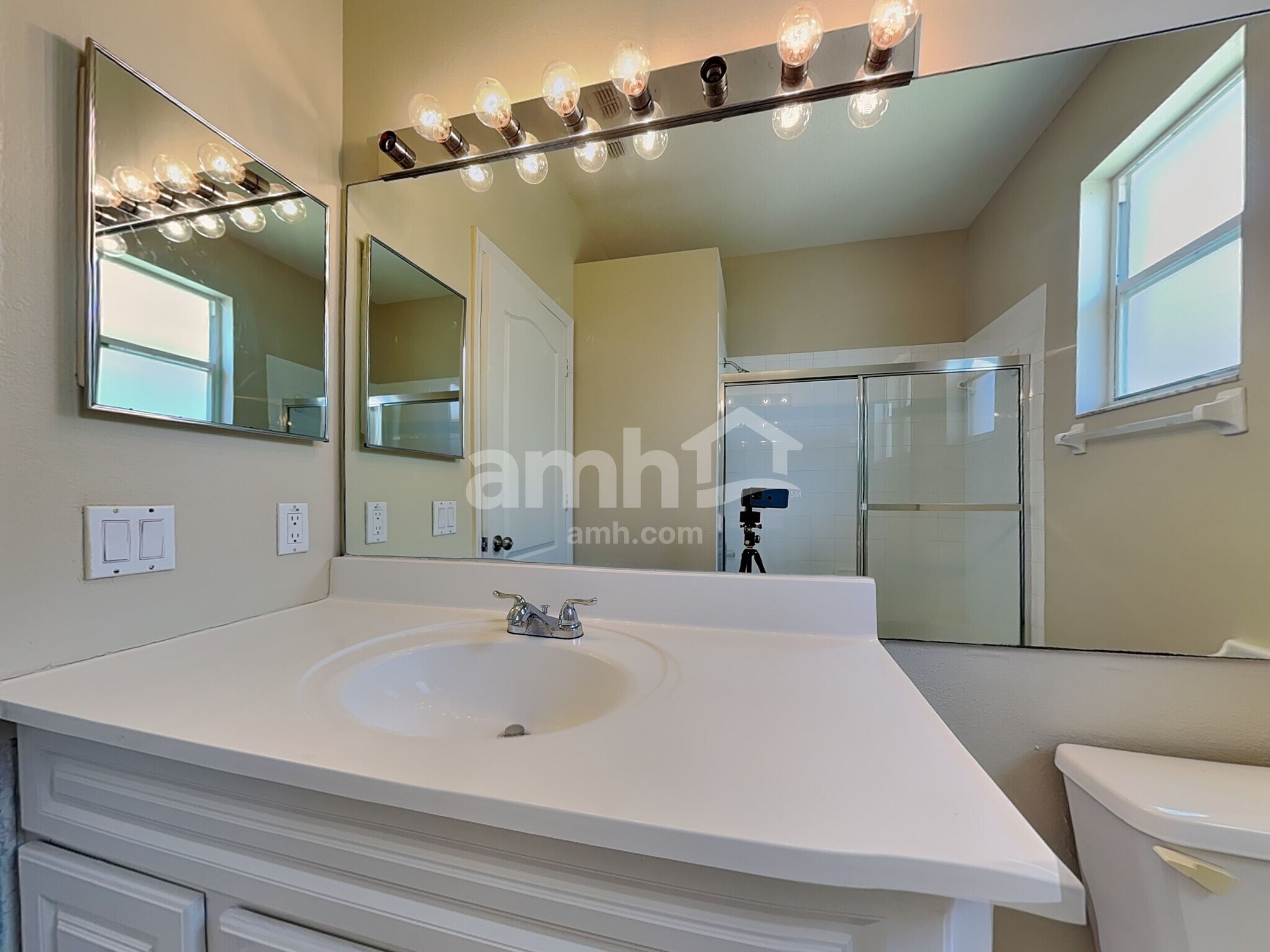 Building Photo - 9309 Hunters Park Way