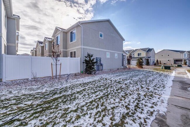 Building Photo - 408 N Seachaser Lane