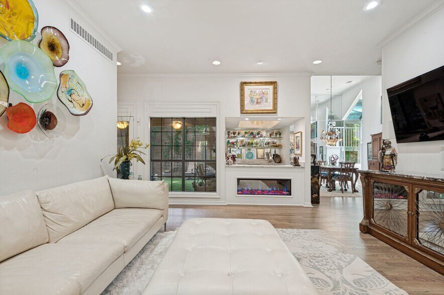 Building Photo - 6908 Hill Park Dr