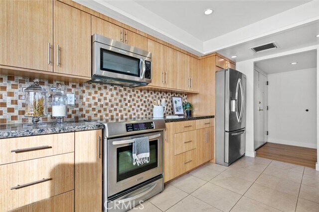 Building Photo - 343 Pioneer Dr