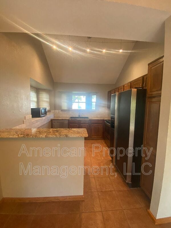 Building Photo - 4729 S Ironwood Ave