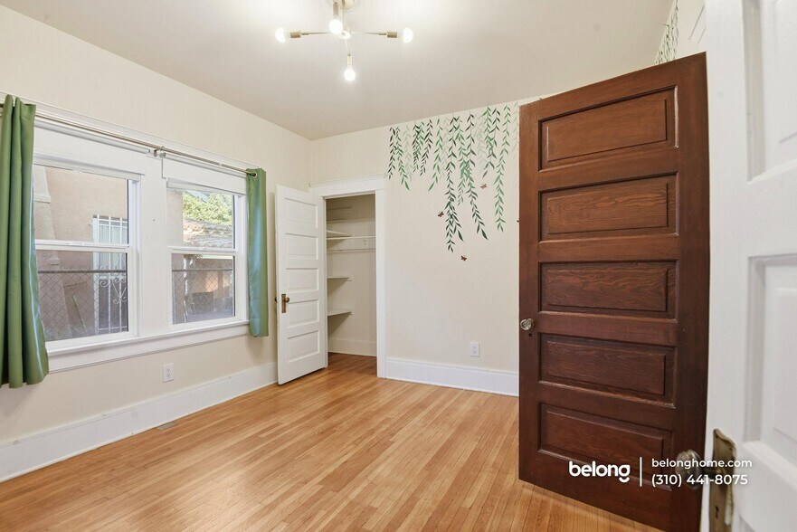 Building Photo - 1610 W 36th Pl